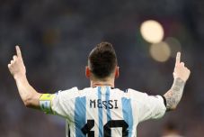 Katar 2022: Messi az ezredik meccsén negyeddöntőbe vezette Argentínát