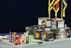 Több mint 150 tonna pirotechnikai eszközt koboztak a rendőrök egy országos razzia során