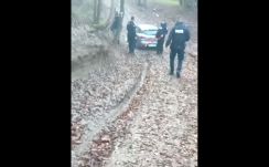 Elakadt az erdőben két fiatal lány autója, egész éjjel keresték őket a rendőrök