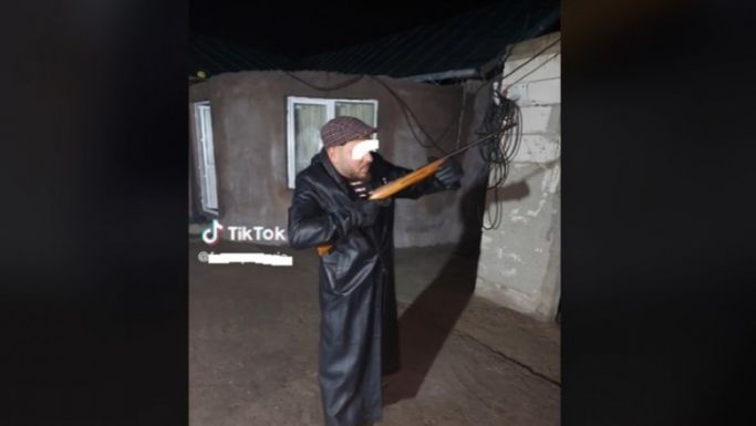 Illegálisan tartott fegyverével pózolt a TikTokon egy Prahova megyei férfi