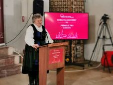 Kisné Portik Irén néprajzkutató kapta az idei Hargita Megyéért Díjat