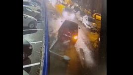 A rendőrök elől menekültek a tolvajok, de oszlopnak hajtott a vezetni nem tudó férfi