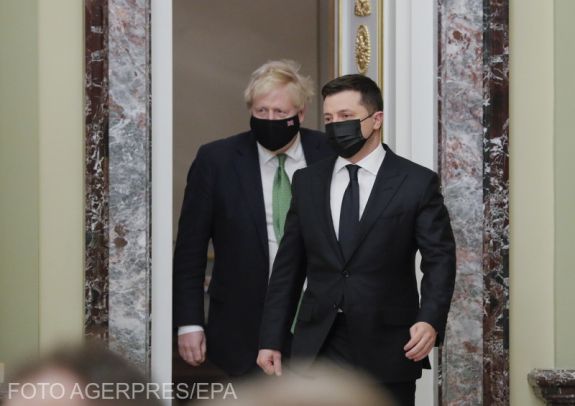 A brit kormányfő Kijevben újabb szankciókat helyezett kilátásba Oroszországgal szemben