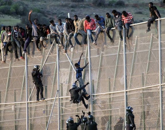 Προστατευτικά τείχη χτίζονται γύρω από την Ευρώπη κατά της εισροής προσφύγων