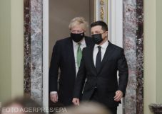 A brit kormányfő Kijevben újabb szankciókat helyezett kilátásba Oroszországgal szemben