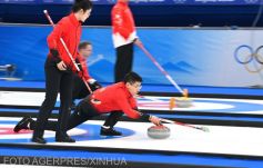 Elrajtolt a téli olimpia a vegyes párosok curlingtornájával