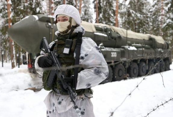 Stoltenberg: Moszkva jelentős létszámú haderőt küldött Fehéroroszországba