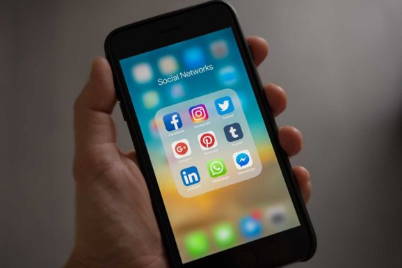 Elgyepálták a nagykorúvá vált Facebookot