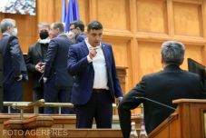 FRISSÍTVE – Botrány a parlamentben: George Simion rárontott az energiaügyi miniszterre