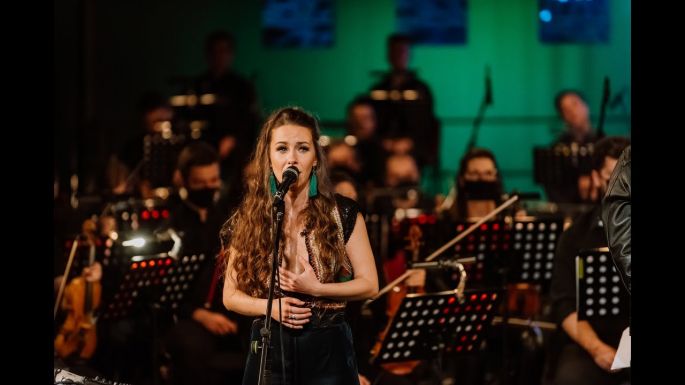 A szatmárnémeti filharmóniával közösen koncertezik a Koszika & The HotShots