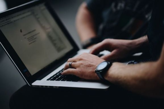 Eurómilliókat költhetnek el digitális kompetenciafejlesztésre