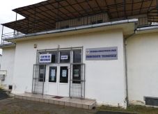 Az oltóközpontok csaknem felét bezárják, vagy tesztelési központtá alakítják át