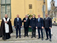 A Siculicidium emlékmű tervezője előtt tisztelegtek Esztergomban