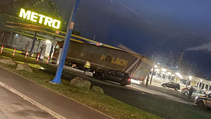 Másodpercek alatt 85 ezer eurós kárt okozott egy román kamionsofőr Németországban
