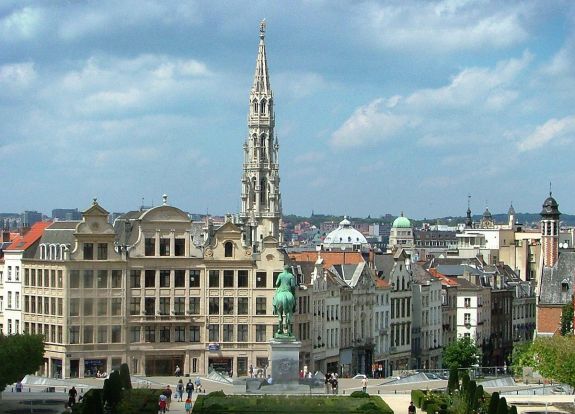 Megszálltak egy hotelt a migránsok
