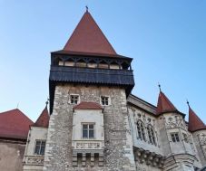 Megújult és újra látogatható a vajdahunyadi vár Kaputornya