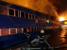 Tűzvész pusztított el egy orvosi maszkokat gyártó üzemet Máramarosban