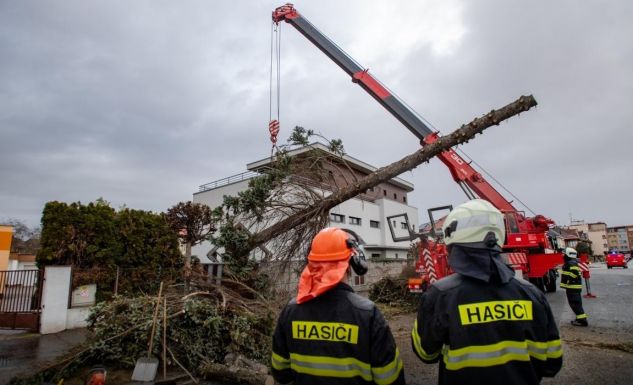 Szélvihar miatt százezer háztartás áram nélkül maradt Csehországban