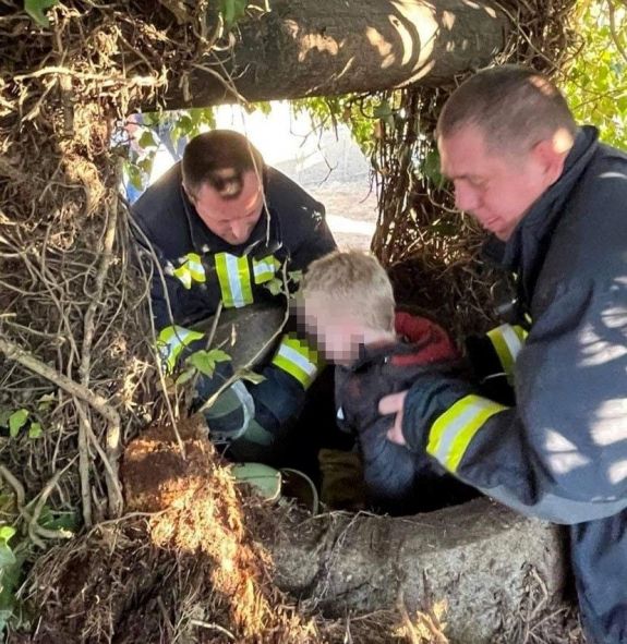 Tizenöt méter mély kútból mentettek ki egy magyar gyereket
