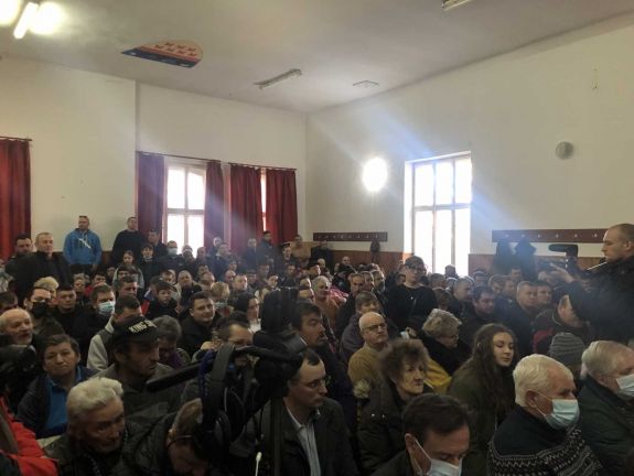 Lincshangulat az illyefalvi falugyűlésen az autópálya nyomvonala miatt