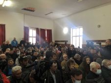 Lincshangulat az illyefalvi falugyűlésen az autópálya nyomvonala miatt