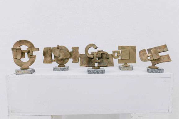 Brâncuși-inspirálta alkotásokból nyílt kiállítás Szatmárnémetiben