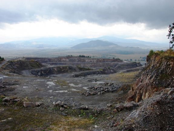 Egyetemi és önkormányzati együttműködés: tájrehabilitációba kezdenek a gyergyóújfalusi kőbányánál