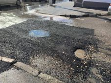 Nejlonzsákból, perzselővel aszfaltoztak az egyik erdélyi városban