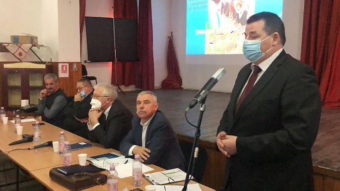 Tanult a hibáiból a prefektus, megkövette az illyefalviakat