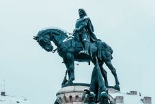 Reneszánsz dallammal köszönti Mátyás királyt a kolozsvári városháza