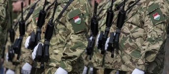 Katonákat és haditechnikai eszközöket küld a Magyar Honvédség a keleti határhoz