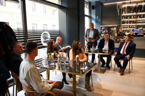 Borászok mesélnek: bemutatták a Szatmár megye jeles pincészeteit ismertető könyvet