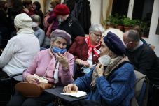 Gondozni a gondozókat – megnyílt Kolozsvár első Alzheimer Café-ja