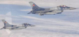 Ukrán harci repülőt kényszerítettek leszállásra Bákóban