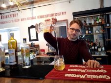 Csaposok, pultosok, bartenderek – a vendéglátás kulcsfiguráit ünnepeljük világnapjukon