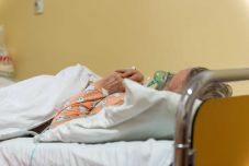 Több milliárd euróba került eddig a koronavírusos betegek ellátása Romániában