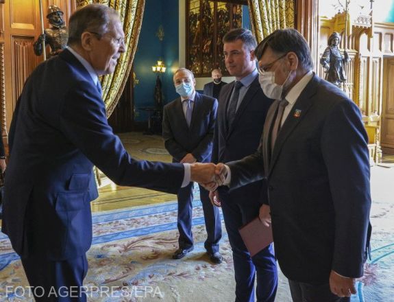 Lavrov: Oroszország biztosítani fogja Ukrajna demilitarizálását és „nácítlanítását”