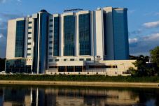 Nagyon nem megy a biznisz, eladják a nagyváradi Hilton szállót