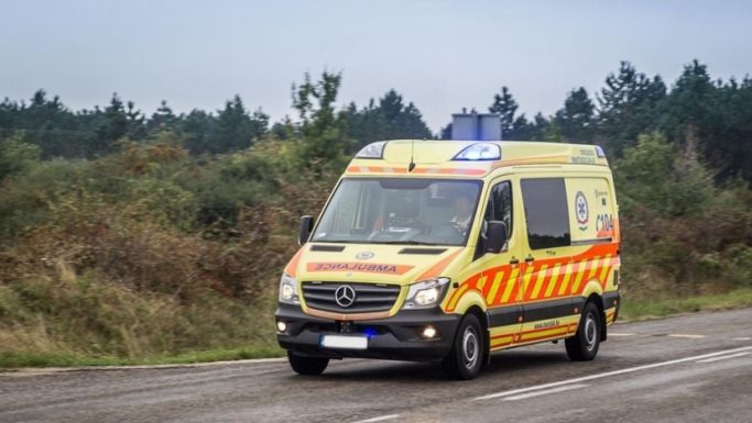 Négyen meghaltak egy vonat és személygépkocsi ütközésében Tapolcánál