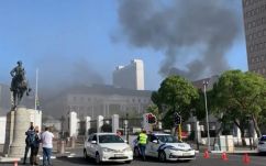 Kigyulladt vasárnap reggel a dél-afrikai parlament épülete