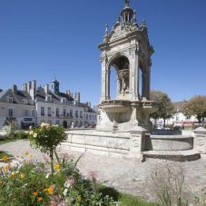 Bolhapiacot nyitna egy tévés műsorvezető egy franciaországi templomban