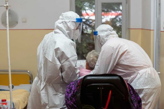 Ijesztő mértékben nő az új koronavírusos esetek száma Bihar megyében