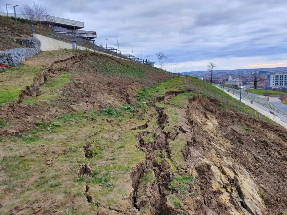 Ismét földcsuszamlás volt a nagyváradi Kálvária-dombon