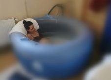 Vízben hozhatta világra gyermekét – Romániában alig van lehetőség ilyen szülésre