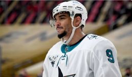 NHL: felbontotta renitens játékosa szerződését a San Jose Sharks