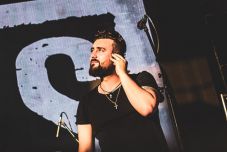 Számára a magyar titoknyelv, a Gyergyói-medence az otthon – románnak született, de székelyként él a 4S Street zenekar frontembere