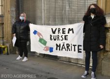 Minden olyan diák kap érdemösztöndíjat, aki az elmúlt tanévben 9,50 feletti átlaggal végzett