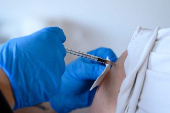 Már négy hónap után is felvehető az emlékeztető oltás 