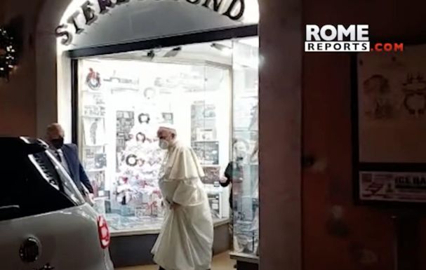 Ferenc pápa a komolyzene mellett Presley-t és Piafot is szereti