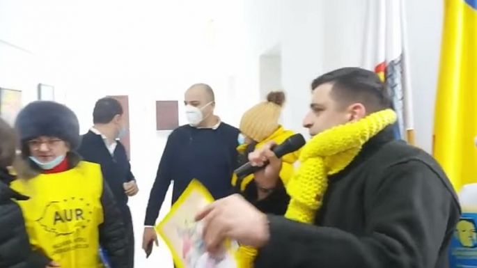 AUR-aktivisták és szélsőjobboldali tüntetők erőszakkal behatoltak a temesvári városházára